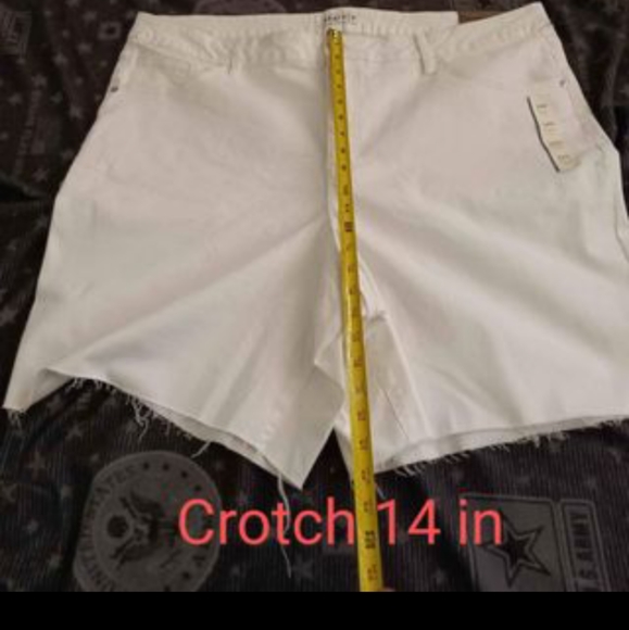 AVA & VIV size 24W White High Rise stretch Bermuda - Picture 10 of 10
